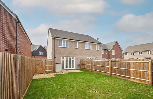 Peterborough House | Host & Stay | Hewitt Close