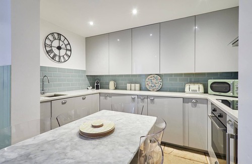 West Cliff Apartment | Host & Stay | The Courtyard Retreat