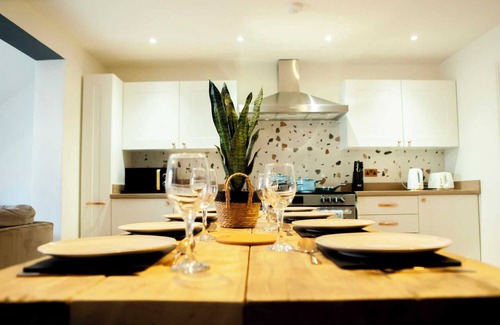 Stroud House | Hosta House A - Cotswolds Cosy 4 Bed Home Near Canal