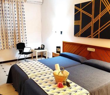 Alaro House | Hostal Ca'n Tiu