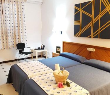 Alaro House | Hostal Ca'n Tiu