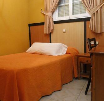 Alcala de Henares House | Hostal Don Juan I