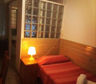 Mataro House | Hostal Isla Cristina Mataro
