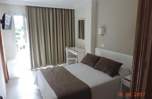 Peguera House | Hostal Residencia Sutimar