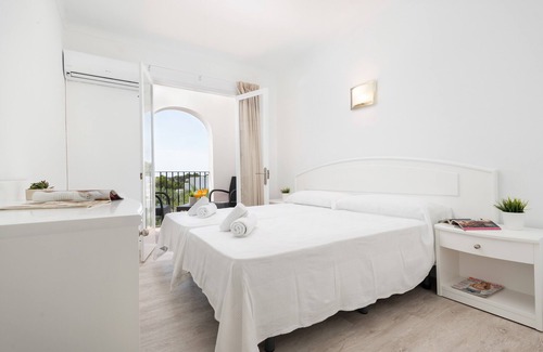 Cala d'Or Hotel | HOSTAL TALAMANCA HAB. DB BALCON - Cosy hostel recently refurbished near the beach. Free Wi