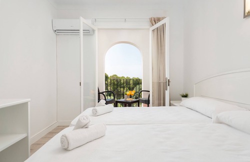 Cala d'Or Hotel | HOSTAL TALAMANCA HAB. DB BALCON - Cosy hostel recently refurbished near the beach. Free Wi