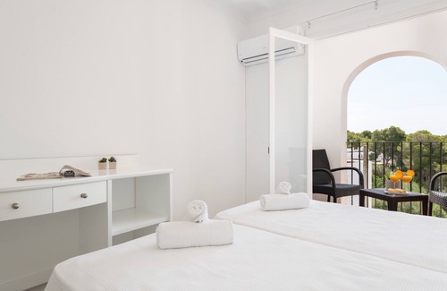 Cala d'Or Hotel | HOSTAL TALAMANCA HAB. DB BALCON - Cosy hostel recently refurbished near the beach. Free Wi
