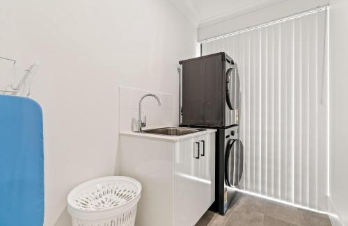 Piara Waters House | Hosted Modern Comfort in Piara Waters Perfect for Fam