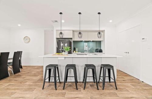 Piara Waters House | Hosted Modern Comfort in Piara Waters Perfect for Fam