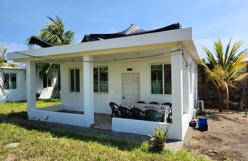 El Hawaii House | Hostel With Pool And Free Parking Near The Sea