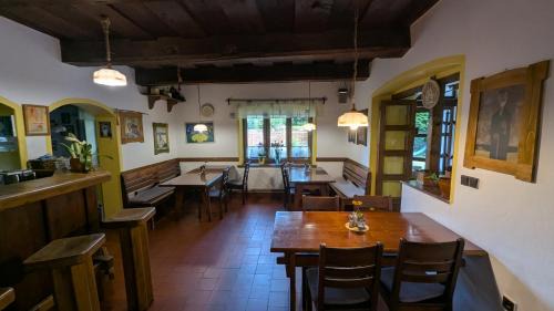 Verovice Hotel | Hostinec a penzion Dolní Dvůr