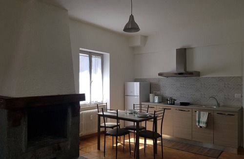 Pragelato Apartment | Hostsrevolution Pragelato camino