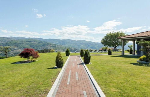 Miguas House | HostWise – Douro View Villa w/10 Suites and Pool