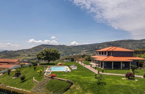 Miguas House | HostWise - 10BR Douro Villa with Pool