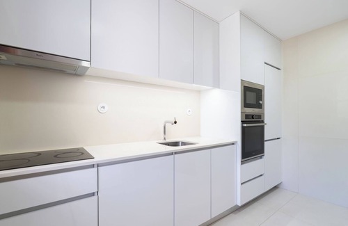 Ramalde Apartment | HostWise - Bright and Spacious Flat