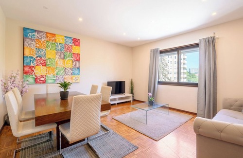 Ramalde Apartment | HostWise - Bright and Spacious Flat