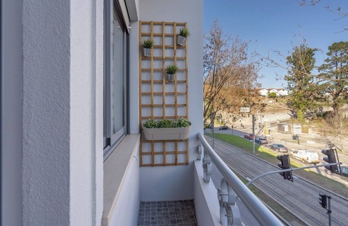 Santa Marinha Apartment | HostWise - Gaya Avenue 202 - Flat w/Balcony