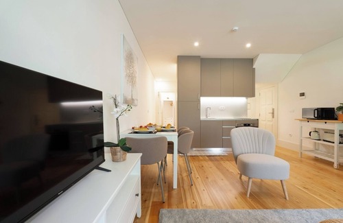 Guimaraes Apartment | HostWise - Modern and Spacious Home