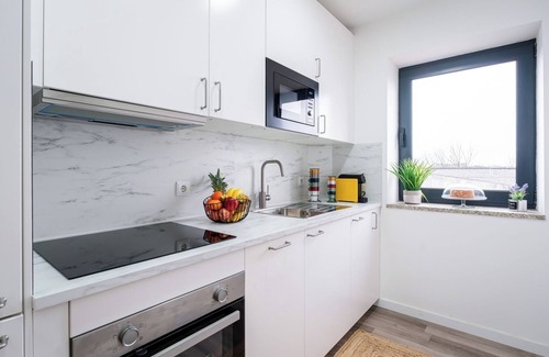 Sao Mamede de Infesta Apartment | HostWise – Modern Flat with a Suite