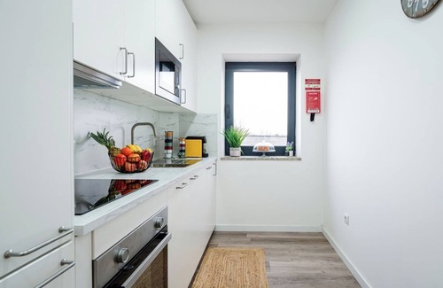 Sao Mamede de Infesta Apartment | HostWise – Modern Flat with a Suite