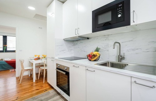 Sao Mamede de Infesta Apartment | HostWise – Modern Flat with a Suite