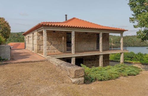 Santa Comba Dao House | HostWise - Quiet and Modern Villa w/Pool and River