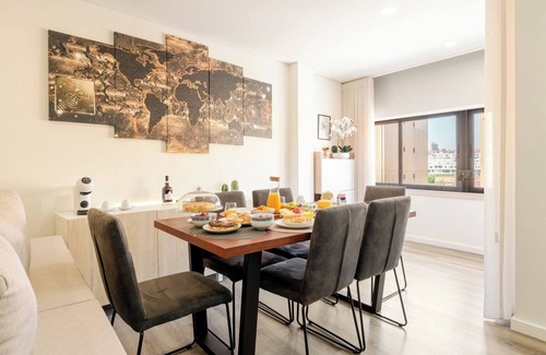 Ermesinde Apartment | HostWise - Spacious and Stylish Flat with Garage
