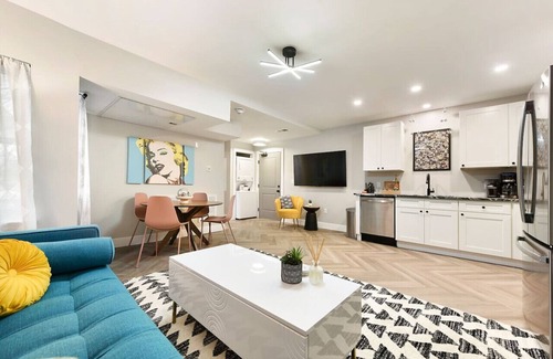 East Allegheny Condo | ★ HostWise Stays ★ King Bed! Free Street Parking! Walkable Location