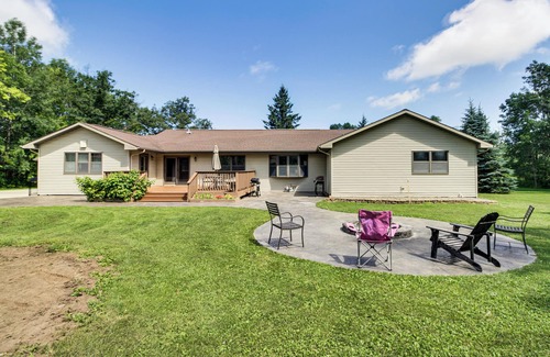 Onamia House | Hot Tub & 2 Recreation Rooms: Spacious Onamia Home