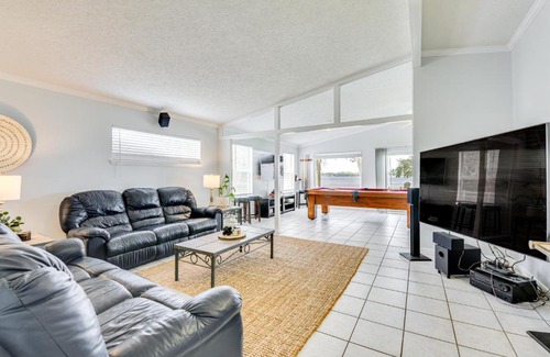 Panama City House | Hot Tub and Boat Dock Getaway on Deerpoint Lake!