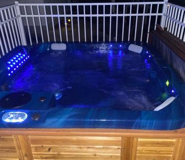Matlacha House | Hot tub and Dock Gilligan's on the Island