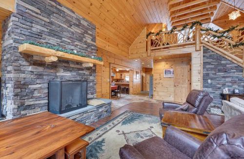 Old Forge House | Hot Tub and Dock Waterfront Cabin in Old Forge!