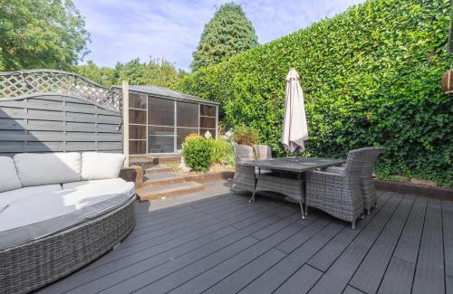 Acresford Apartment | Hot Tub and Garden Spacious Unique 3 Bed House