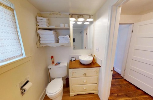 Blanding House | Hot Tub and Grandma's Cottage, Charming and Nostalgic