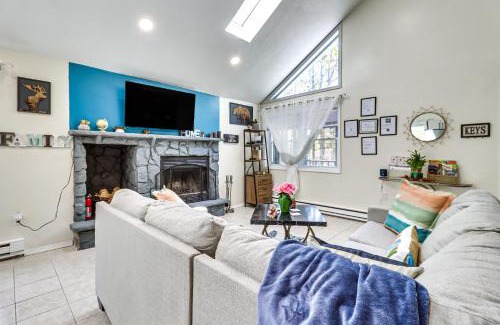 Tobyhanna House | Hot Tub and Lake Beach Access Tobyhanna Retreat!