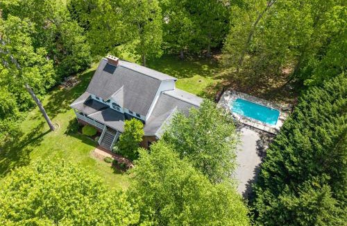 Leicester House | Hot Tub and Mountain Views just 15 min to Downtown Asheville!