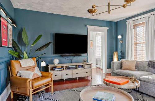 Meredith House | Hot Tub and Walk to Lakeside Dining Meredith Home!