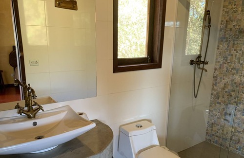 Conceicao do Ibitipoca Ski Chalet | Hot tub and a unique view of the Arraial and the Park within the Alto da Colina Reserve