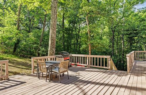 Ridgeway House | Hot Tub Chalet-Fire Pit Grill Stream & Big Yard