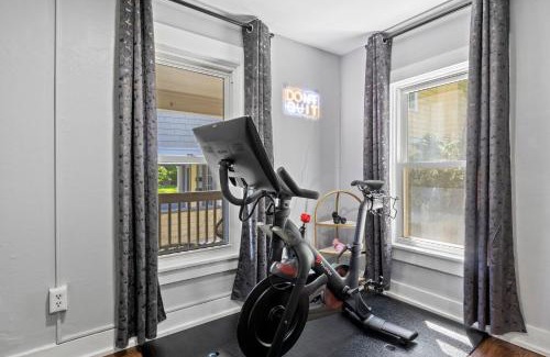 Ithaca House | Hot Tub! Close to Cornell, Ithaca College, Commons!