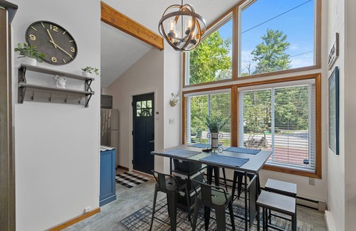 Tobyhanna Cabin | HOT TUB! Deck, Yard, Fire pits, Borders State Park!
