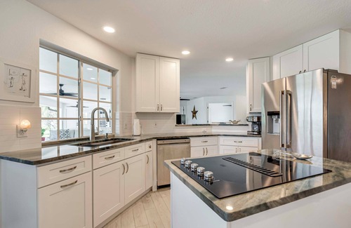 Astatula House | Hot Tub, Dock & Views: Lakefront Astatula Estate!