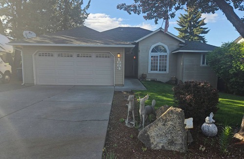 Mountain View House | hot tub, dog friendly, 3-bedroom home with all the essentials for the family.