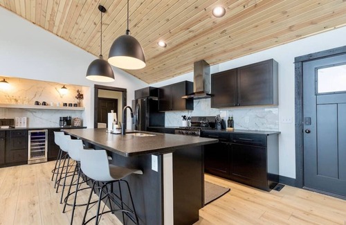 New Lisbon House | Hot tub, Firepit & 25 min to Dells