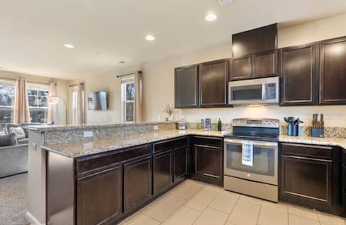 Old Southwest Apartment | Hot Tub FirePit Patio Walk To MidTown Downtown