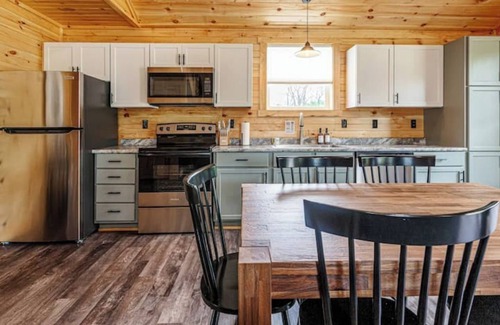 Jamestown Cabin | Hot Tub~Firepit~Riverfront~Near Lake Cumberland