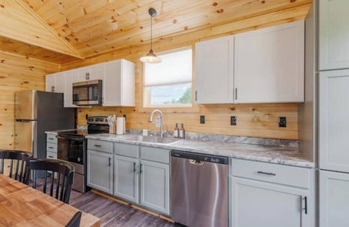 Jamestown Cabin | Hot Tub~Firepit~Riverfront~Near Lake Cumberland