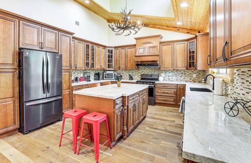 Upper Moonridge House | Hot Tub + Game Room: Mtn-View Retreat in Big Bear!