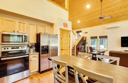 Ronald House | Hot Tub & Game Room: Ronald Retreat 2 Mi to Lake!