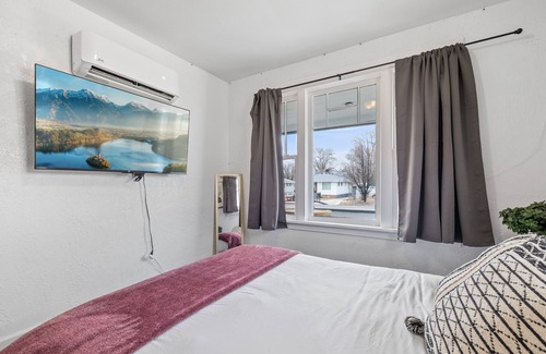 Price Apartment | Hot Tub Haven+.4 Mi to USU Eastern+In Unit Laundry